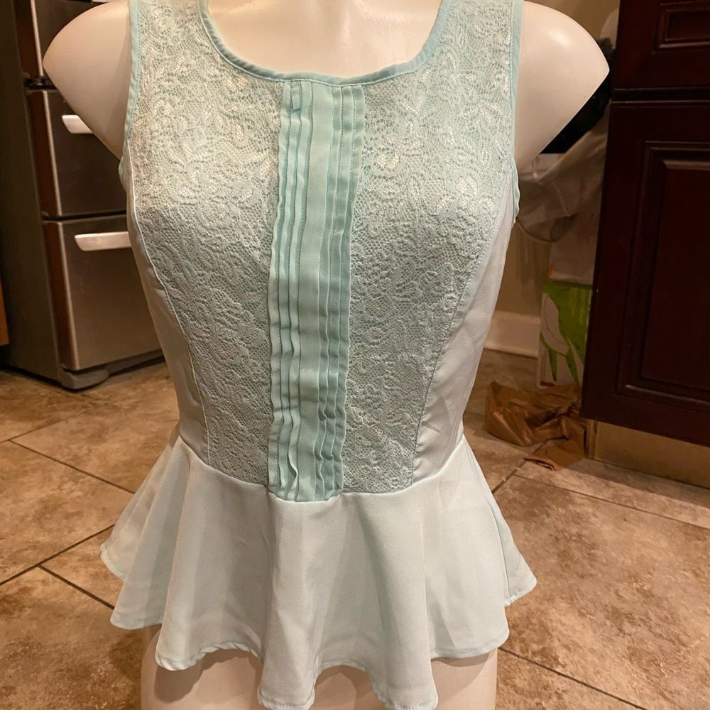 Forever 21 Mint Green Lace Peplum Top Pleated Sleeveless Exposed Zip Womens Smal